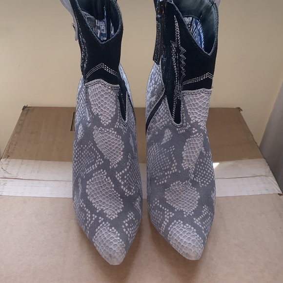 DINGO 1969 Snake Print and Black Western Boots Cowgirl Heels Concert Festival - Picture 3 of 9